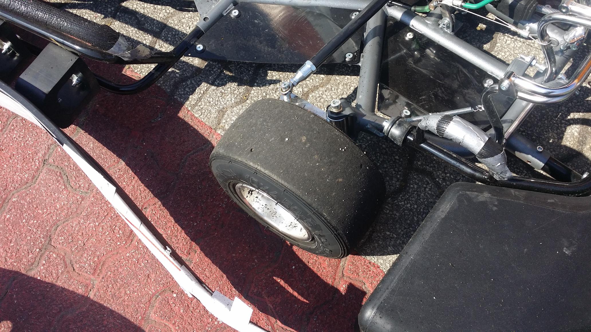 No final os karts e os pneus ficaram assim2