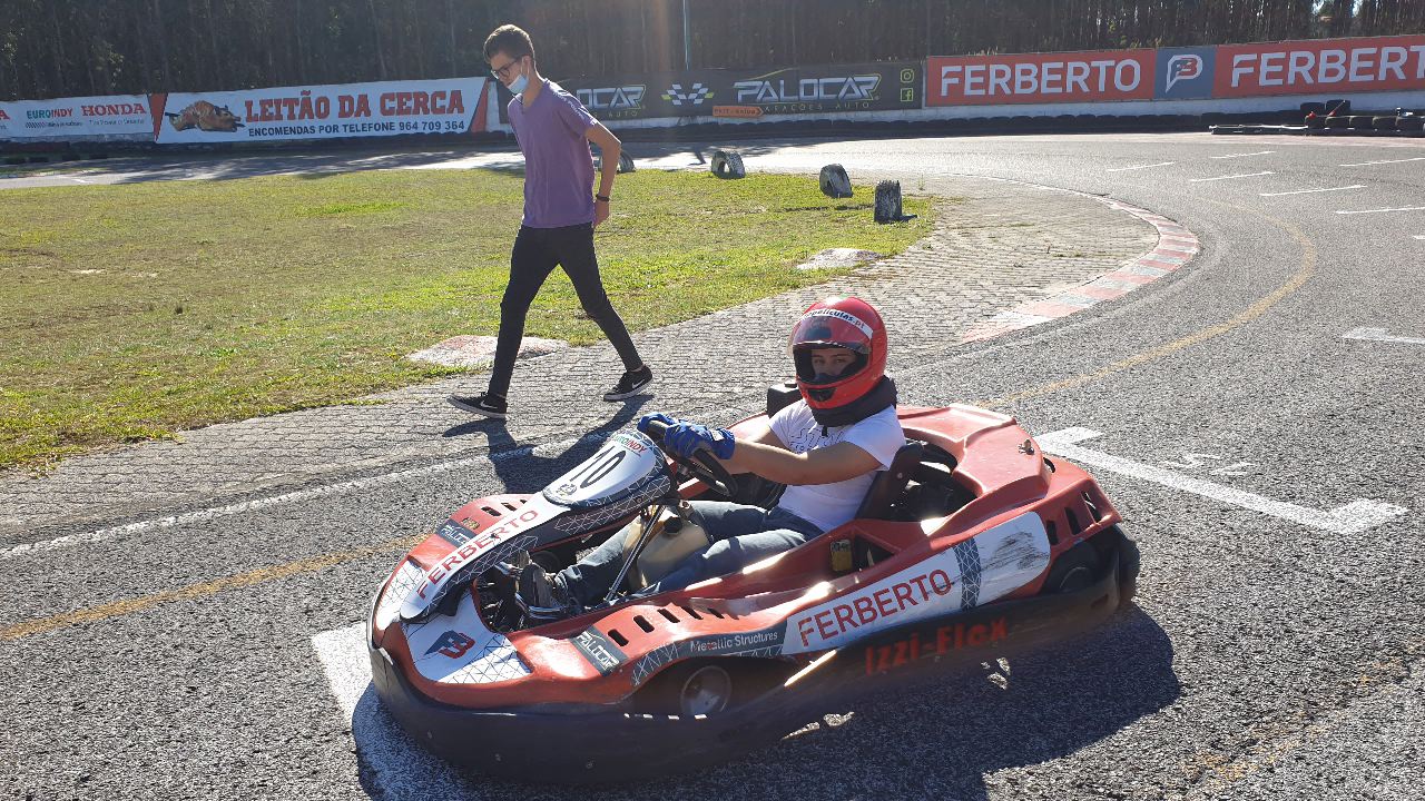 Karts pelos Ares11